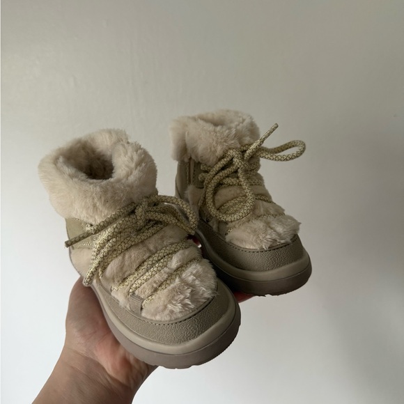 Cozy Cream Kids Boots - Picture 1 of 7